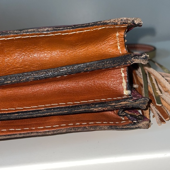 Beautiful Patricia Nash Gold embossed accordion crossbody bag - Picture 6 of 13